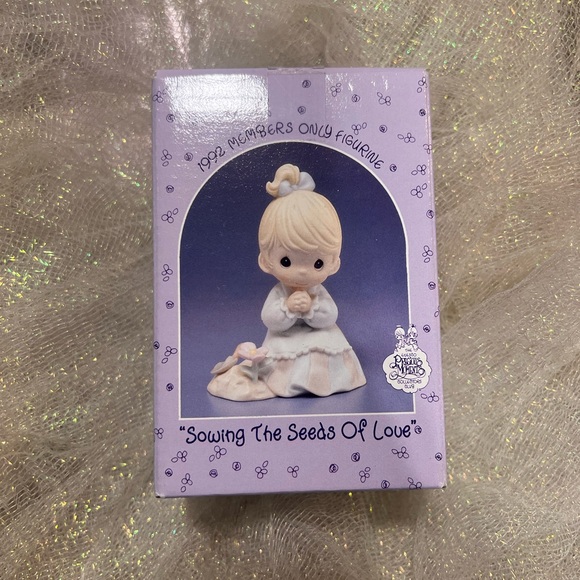 Precious Moments Other - Precious Moments White Figurine Base